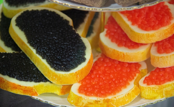 Храните правильно, проверяйте заранее: как не испортить праздник поддельной икрой Храните правильно, проверяйте заранее: как не испортить праздник поддельной икрой