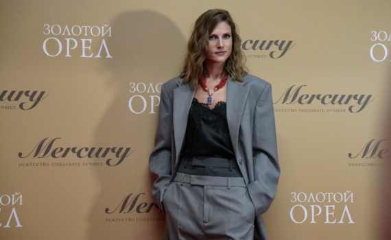 Серый костюм — не скучно, а умно: как выбрать вещь, которая прослужит годами и подойдет ко всему Серый костюм — не скучно, а умно: как выбрать вещь, которая прослужит годами и подойдет ко всему